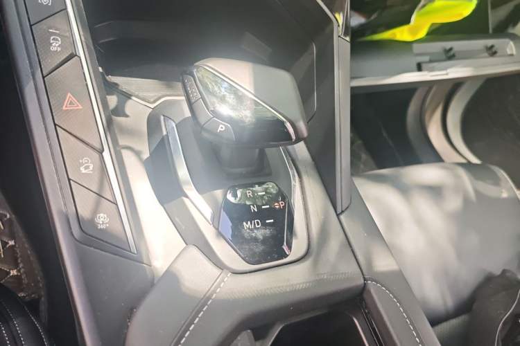 Used Lynk & Co 06 2023 Remix 1.5T JinPro Gear Lever