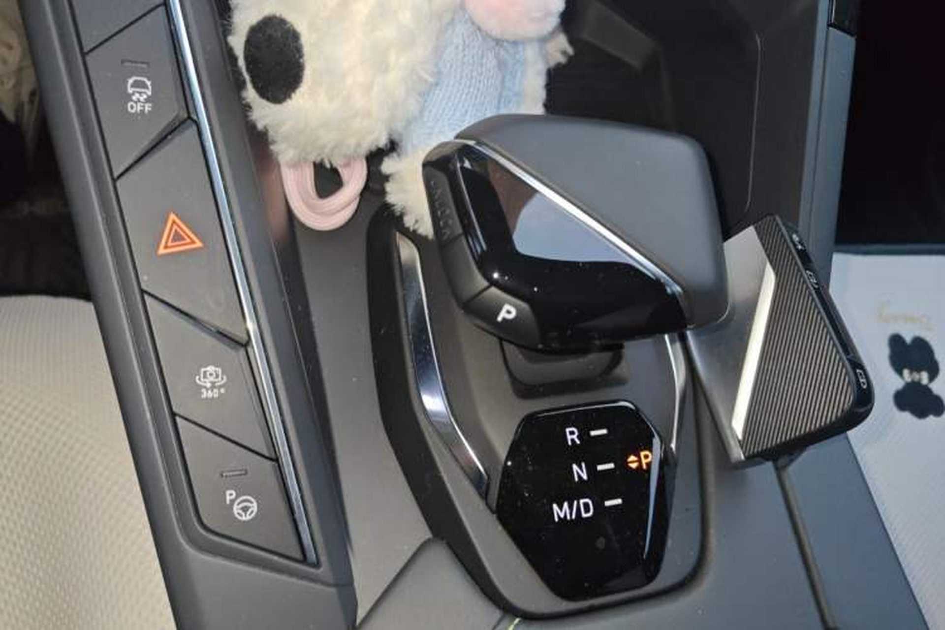 Used Lynk & Co 06 2023 Remix 1.5T Dynamic Halo Gear Lever