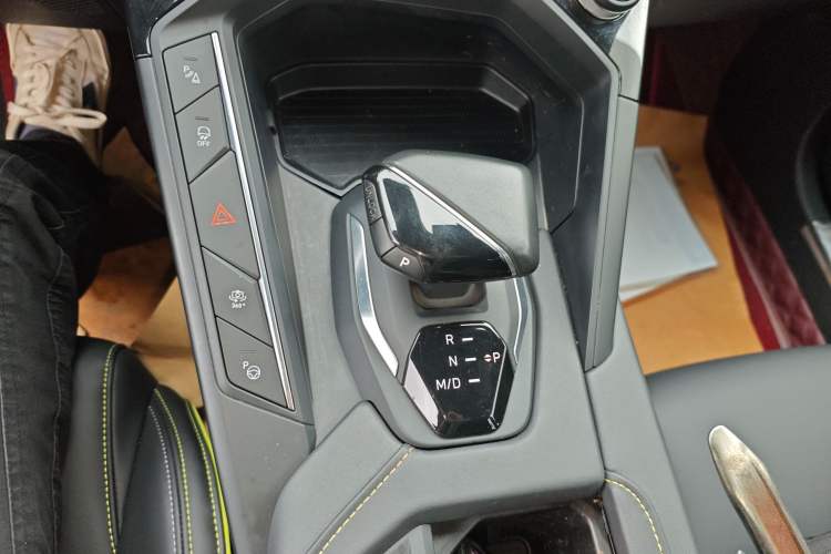Used Lynk & Co 06 2023 Remix 1.5T Dynamic Halo Gear Lever