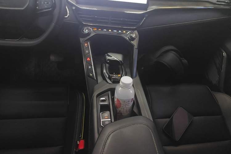 Used Lynk & Co 06 2023 Remix 1.5T Dynamic Halo Gear Lever