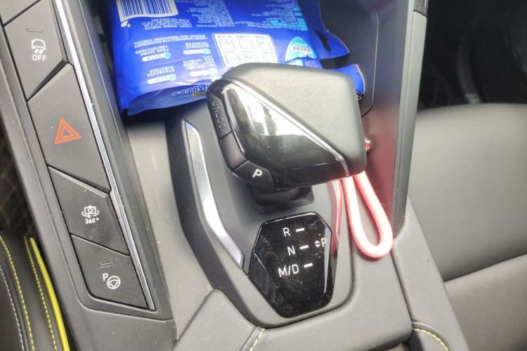 Used Lynk & Co 06 2023 Remix 1.5T Dynamic Halo Gear Lever