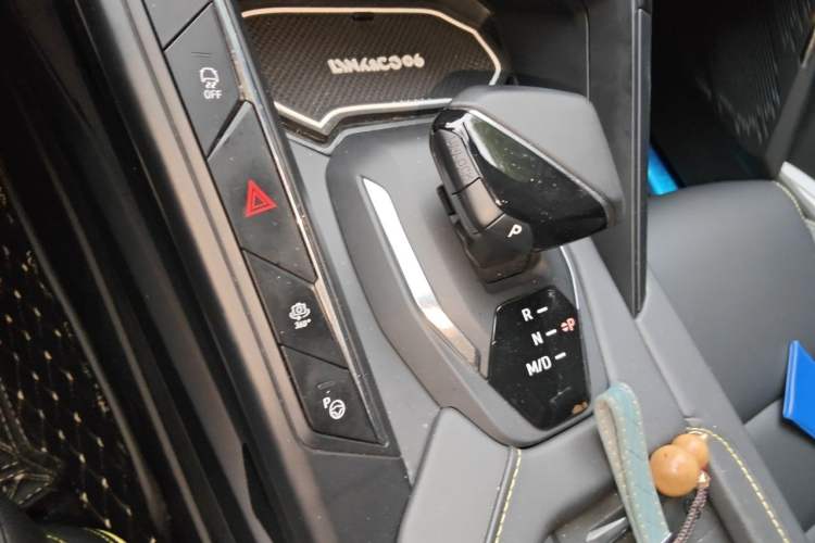 Used Lynk & Co 06 2023 Remix 1.5T Dynamic Halo Gear Lever