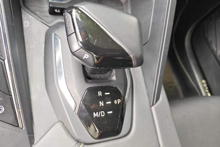 Used Lynk & Co 06 2023 Remix 1.5T Dynamic Halo Gear Lever