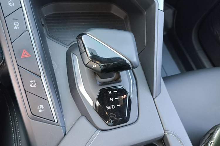 Used Lynk & Co 06 2023 Remix 1.5T JinPro Gear Lever