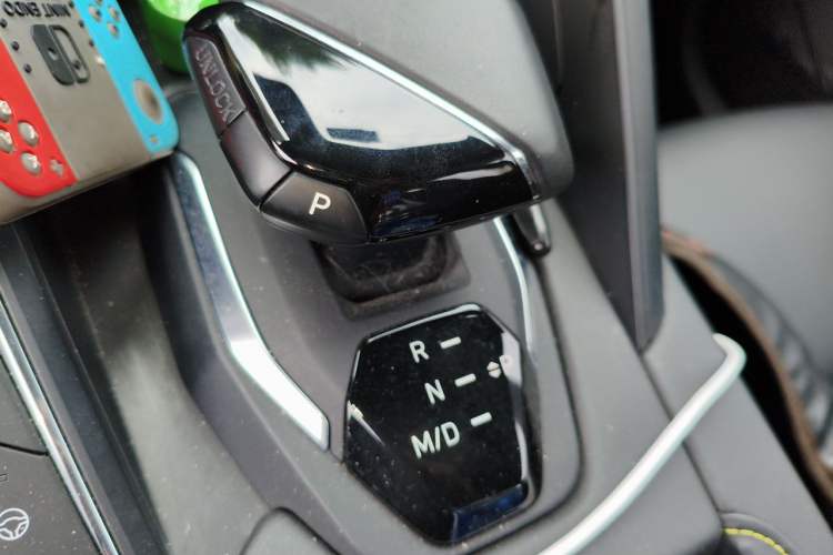 Used Lynk & Co 06 2023 Remix 1.5T Dynamic Halo Gear Lever