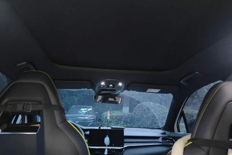 Used Lynk & Co 06 2023 Remix 1.5T Dynamic Halo Headliner