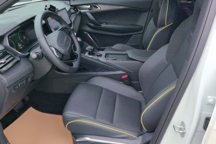 Used Lynk & Co 06 2023 Remix 1.5T Dynamic Halo Interior 1