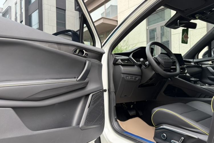 Used Lynk & Co 06 2023 Remix 1.5T Dynamic Halo Interior 6