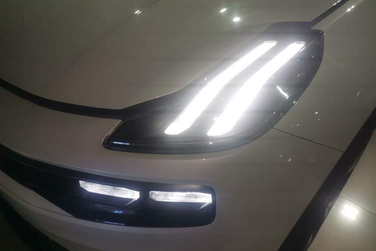 Used Lynk & Co 06 2023 Remix 1.5T Dynamic Halo Left Front Headlight