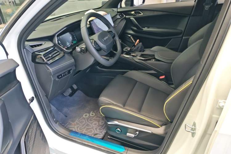 Used Lynk & Co 06 2023 Remix 1.5T Dynamic Halo Left Front Seat