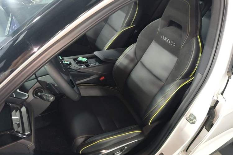 Used Lynk & Co 06 2023 Remix 1.5T Dynamic Halo Left Front Seat