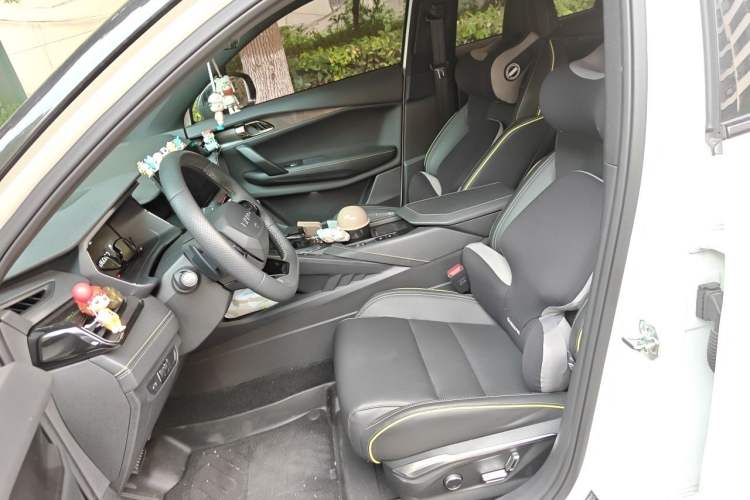 Used Lynk & Co 06 2023 Remix 1.5T Dynamic Halo Left Front Seat