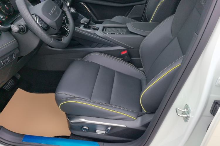 Used Lynk & Co 06 2023 Remix 1.5T Dynamic Halo Left Front Seat