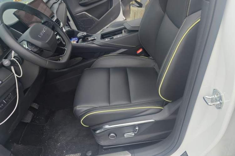 Used Lynk & Co 06 2023 Remix 1.5T Dynamic Halo Left Front Seat