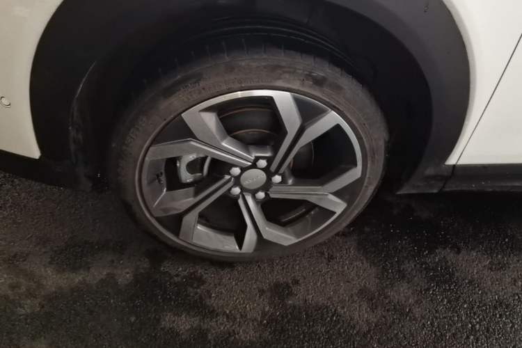 Used Lynk & Co 06 2023 Remix 1.5T Dynamic Halo Left Front Wheel Hub