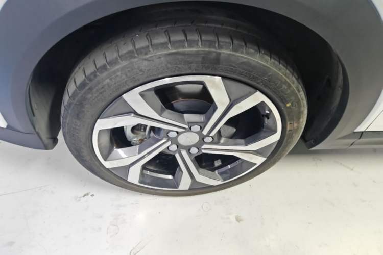 Used Lynk & Co 06 2023 Remix 1.5T Dynamic Halo Left Front Wheel Hub