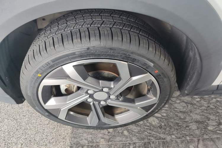 Used Lynk & Co 06 2023 Remix 1.5T Dynamic Halo Left Front Wheel Hub