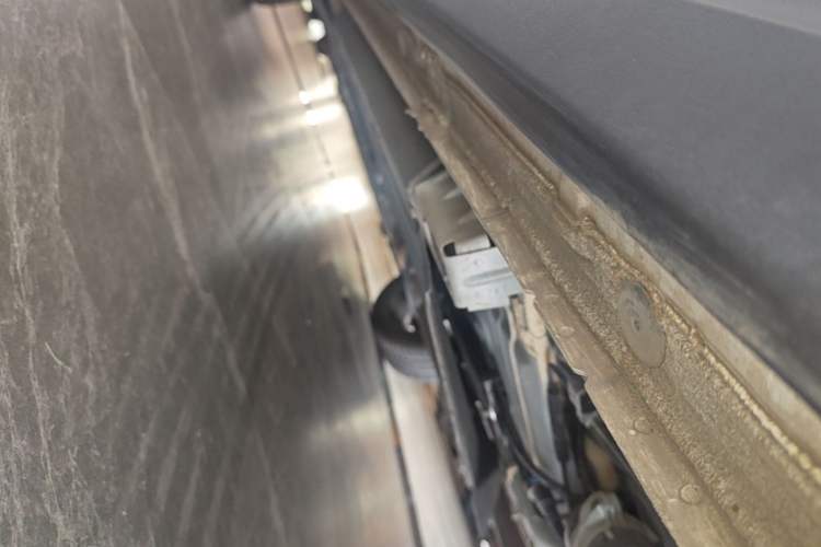 Used Lynk & Co 06 2023 Remix 1.5T Dynamic Halo Left Side Sill