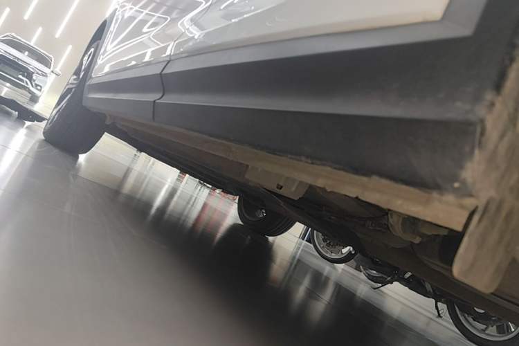 Used Lynk & Co 06 2023 Remix 1.5T Dynamic Halo Left Side Sill