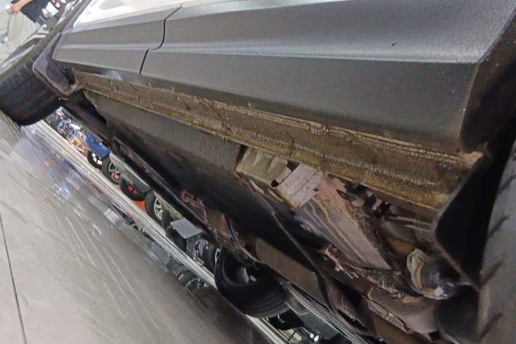 Used Lynk & Co 06 2023 Remix 1.5T Dynamic Halo Left Side Sill