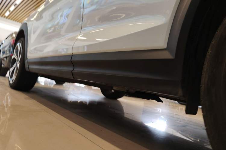 Used Lynk & Co 06 2023 Remix 1.5T Dynamic Halo Left Side Sill