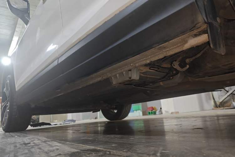 Used Lynk & Co 06 2023 Remix 1.5T Dynamic Halo Left Side Sill