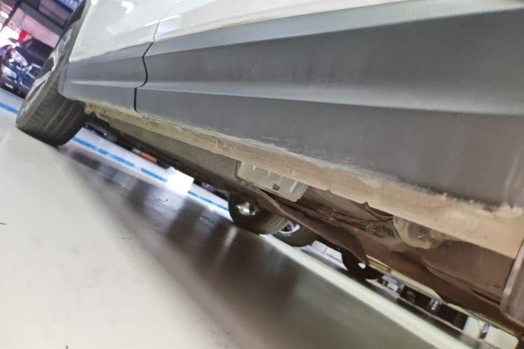 Used Lynk & Co 06 2023 Remix 1.5T Dynamic Halo Left Side Sill