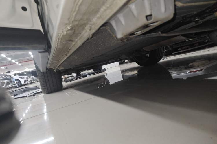 Used Lynk & Co 06 2023 Remix 1.5T Dynamic Halo Left Side Sill