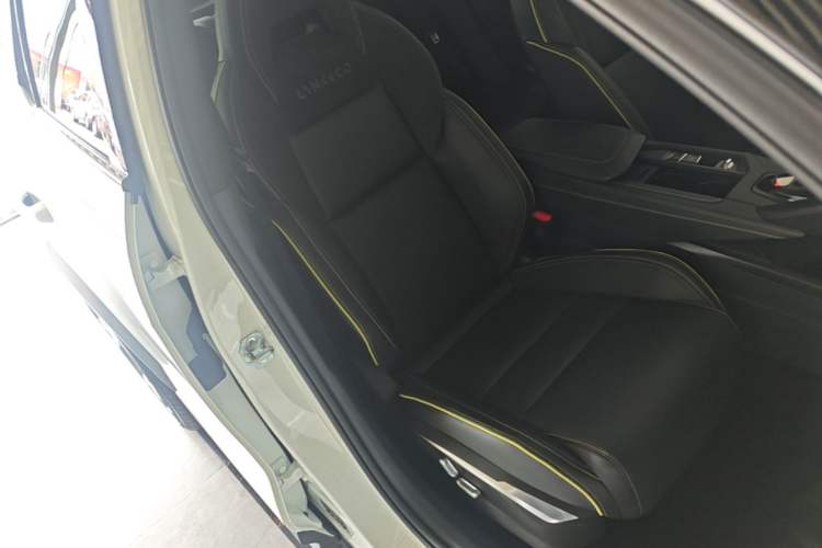 Used Lynk & Co 06 2023 Remix 1.5T Dynamic Halo Right Front Seat