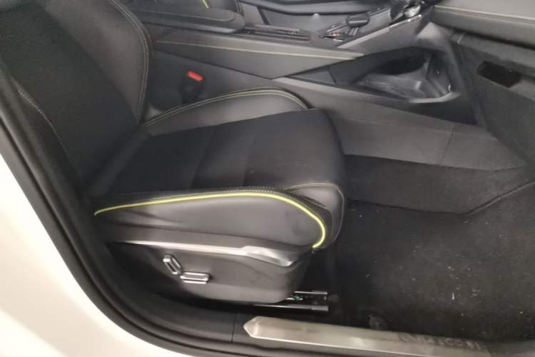 Used Lynk & Co 06 2023 Remix 1.5T Dynamic Halo Right Front Seat