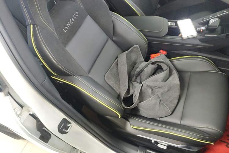 Used Lynk & Co 06 2023 Remix 1.5T Dynamic Halo Right Front Seat