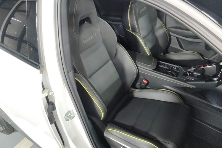 Used Lynk & Co 06 2023 Remix 1.5T Dynamic Halo Right Front Seat