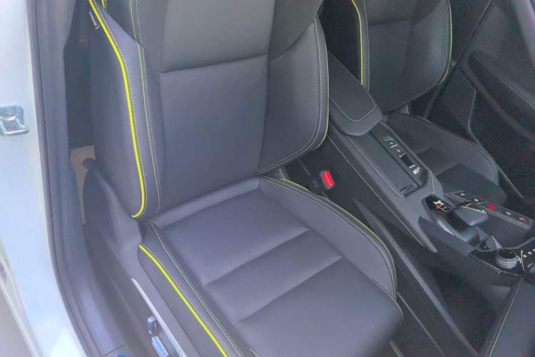 Used Lynk & Co 06 2023 Remix 1.5T Dynamic Halo Right Front Seat