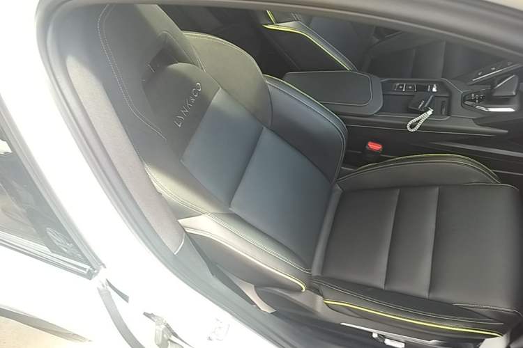 Used Lynk & Co 06 2023 Remix 1.5T Dynamic Halo Right Front Seat