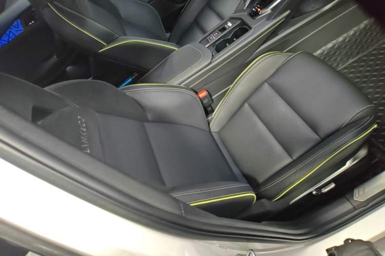 Used Lynk & Co 06 2023 Remix 1.5T Dynamic Halo Right Front Seat