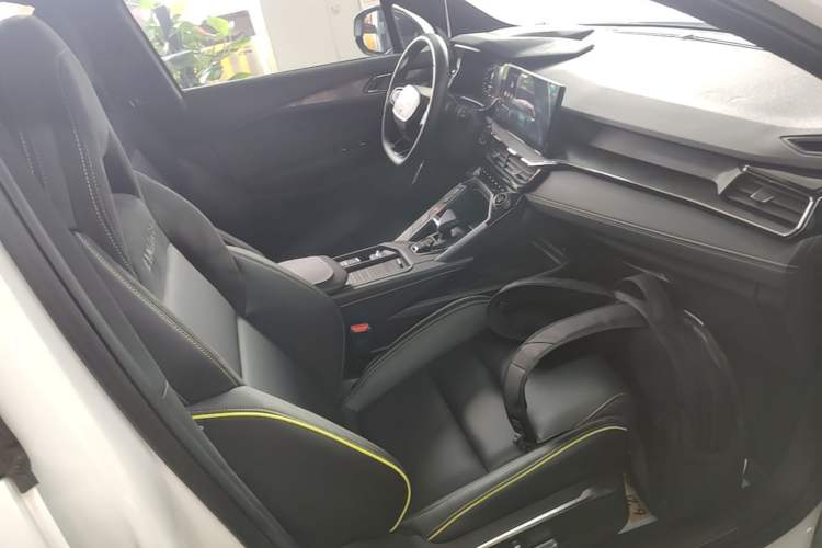 Used Lynk & Co 06 2023 Remix 1.5T Dynamic Halo Right Front Seat