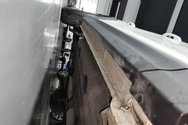 Used Lynk & Co 06 2023 Remix 1.5T Dynamic Halo Right Side Sill