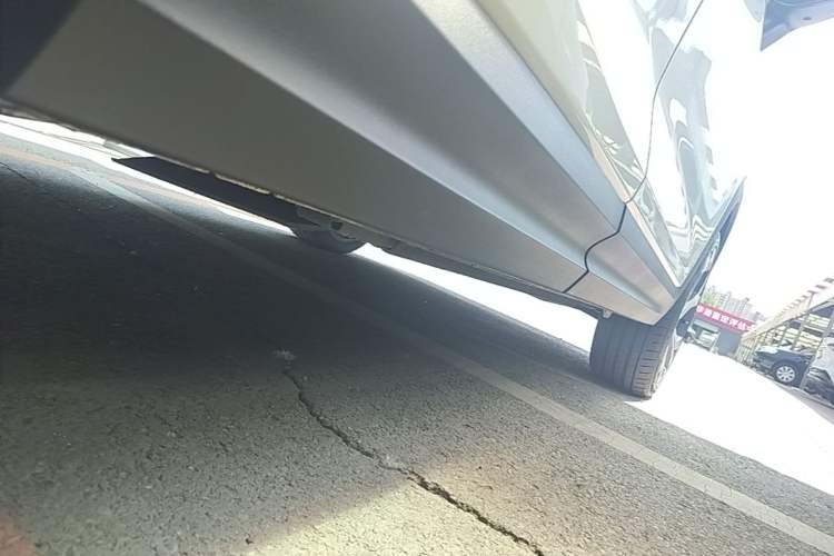 Used Lynk & Co 06 2023 Remix 1.5T Dynamic Halo Right Side Sill