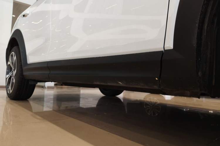 Used Lynk & Co 06 2023 Remix 1.5T Dynamic Halo Right Side Sill