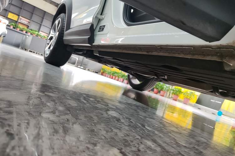 Used Lynk & Co 06 2023 Remix 1.5T Dynamic Halo Right Side Sill