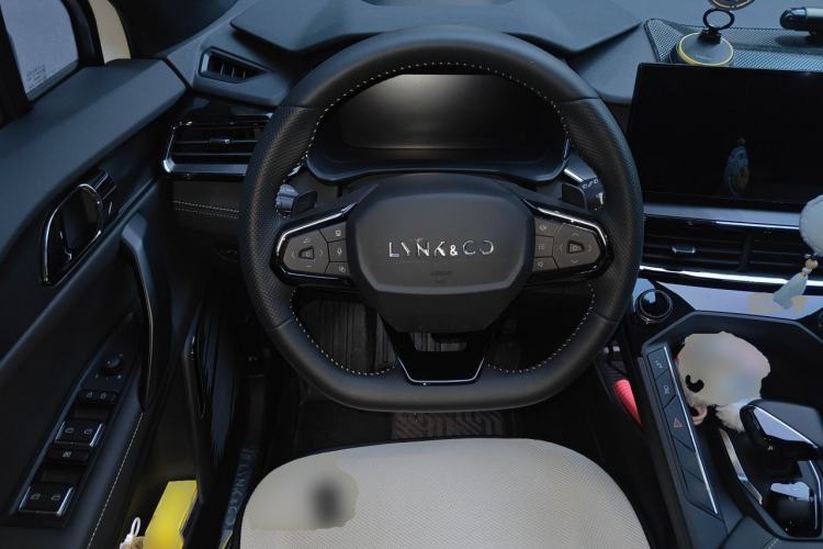 Used Lynk & Co 06 2023 Remix 1.5T Dynamic Halo Steering Wheel