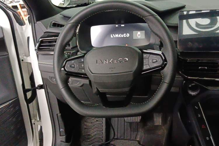 Used Lynk & Co 06 2023 Remix 1.5T Dynamic Halo Steering Wheel