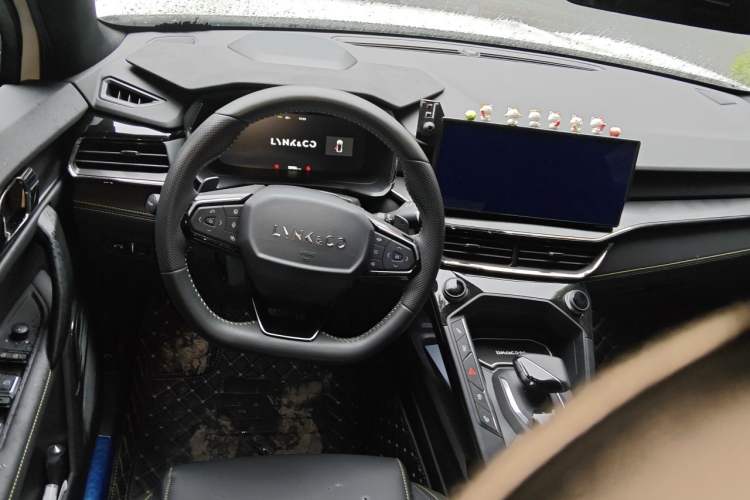 Used Lynk & Co 06 2023 Remix 1.5T Dynamic Halo Steering Wheel