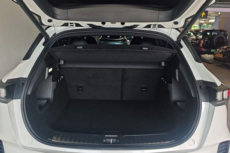 Used Lynk & Co 06 2023 Remix 1.5T Dynamic Halo Trunk