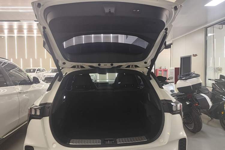 Used Lynk & Co 06 2023 Remix 1.5T Dynamic Halo Trunk
