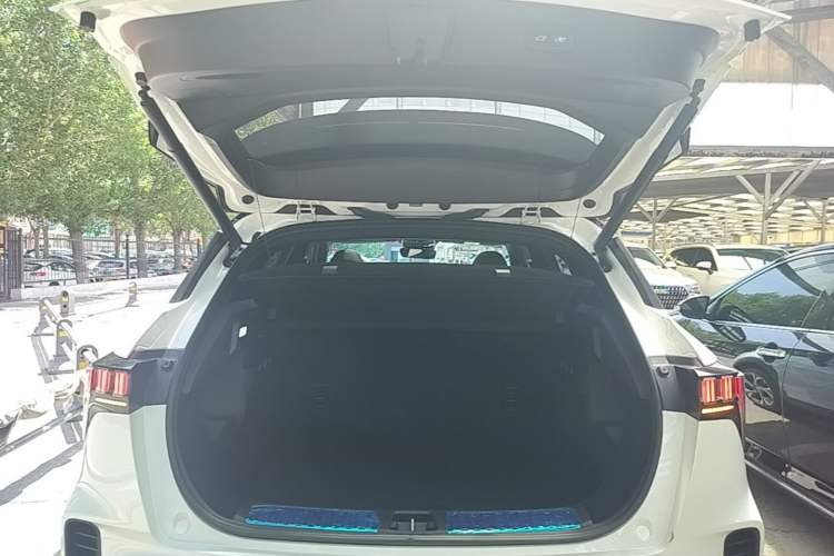 Used Lynk & Co 06 2023 Remix 1.5T Dynamic Halo Trunk