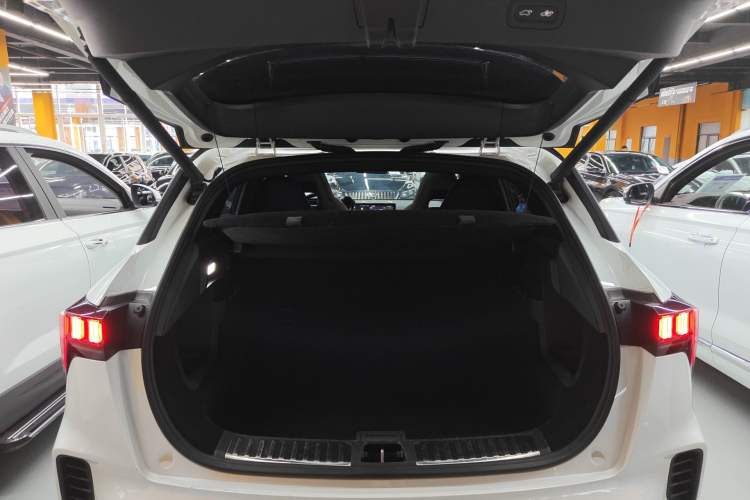 Used Lynk & Co 06 2023 Remix 1.5T Dynamic Halo Trunk
