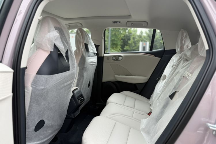 Used Lynk & Co 06 2025 Renew 1.5T Halo Interior 6