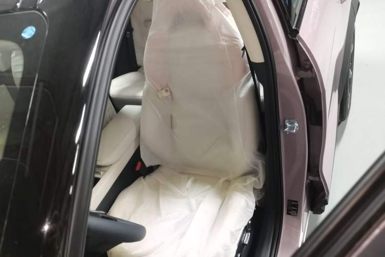 Used Lynk & Co 06 2025 Renew 1.5T Halo Left Front Seat