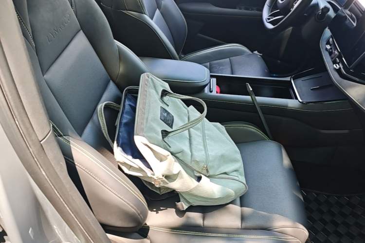 Used Lynk & Co 06 2025 Renew 1.5T Halo Right Front Seat